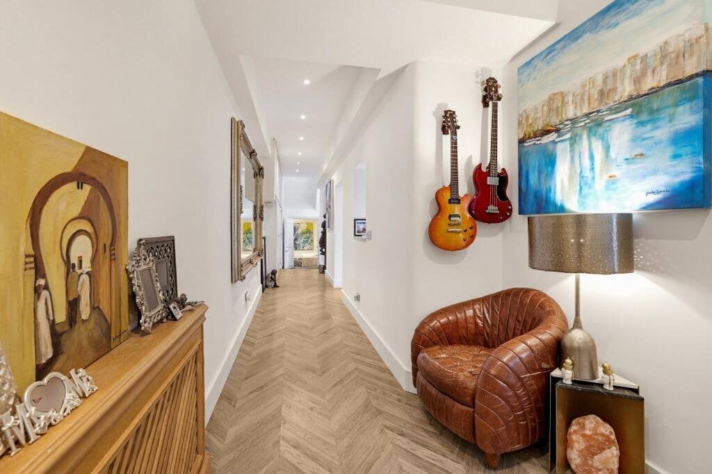 Flat Cornwall Gardens in Greater London