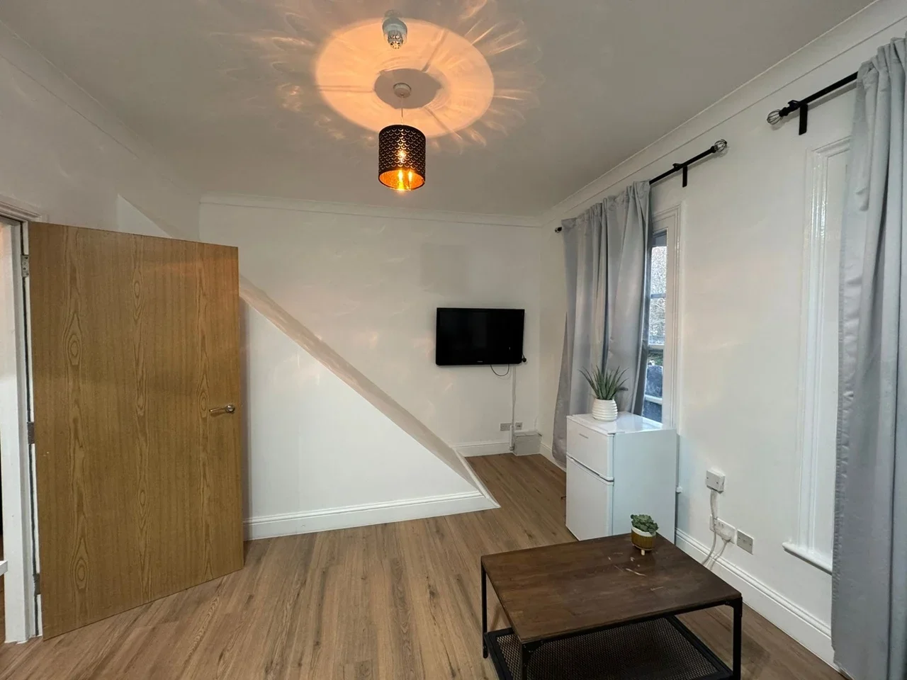 Flat Burdett Road in Greater London