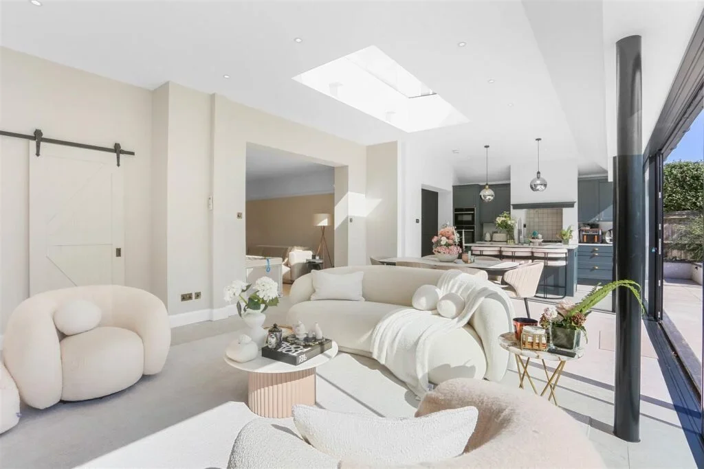 House Glebe Road in Greater London