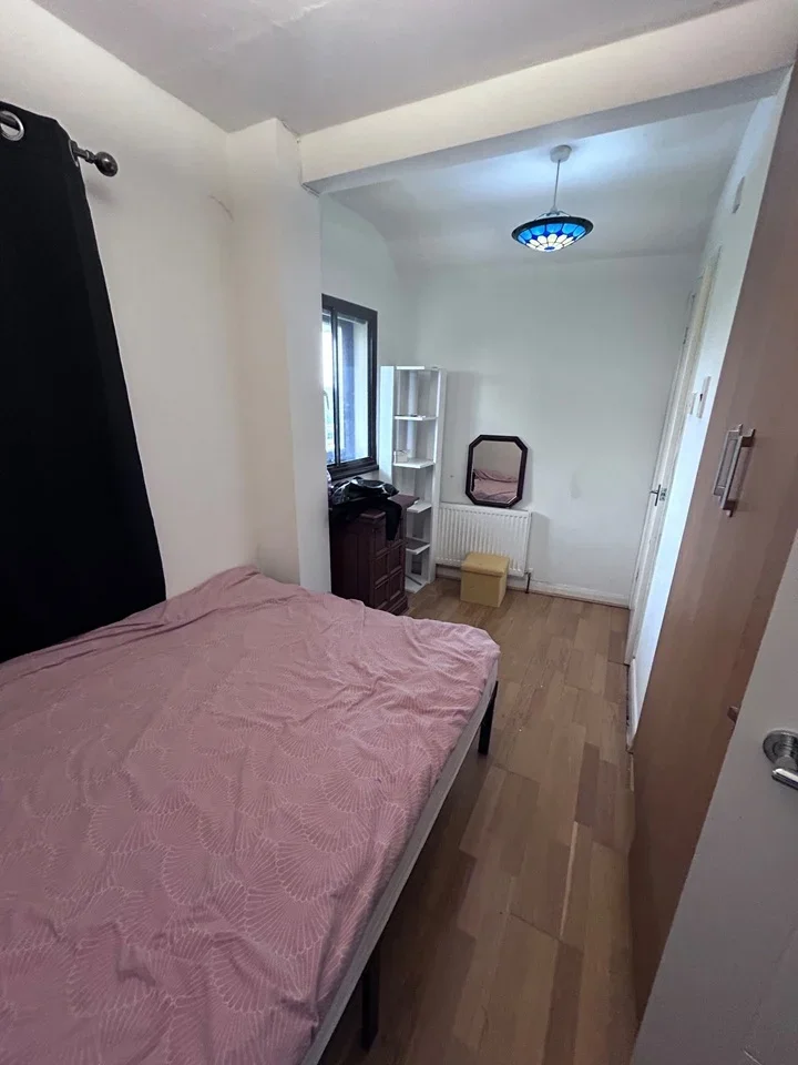 Room Rochester Drive in Greater London