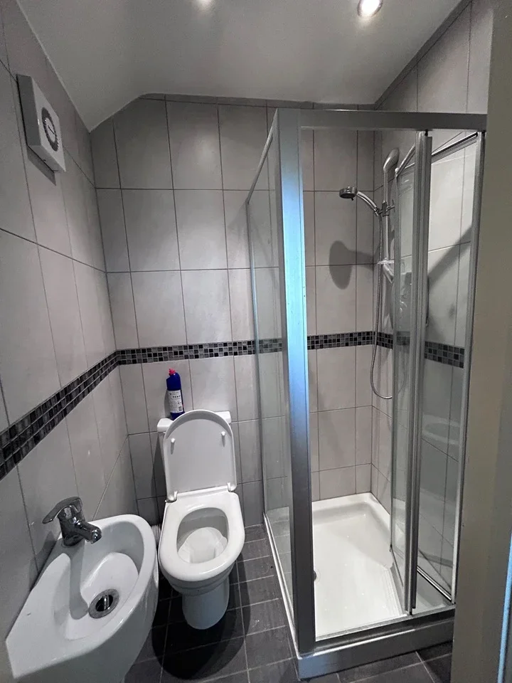 Room Rochester Drive in Greater London