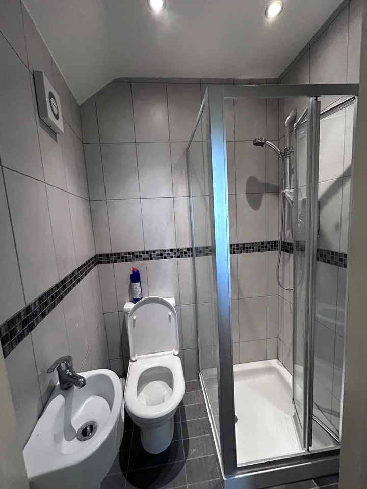 Room Rochester Drive in Greater London