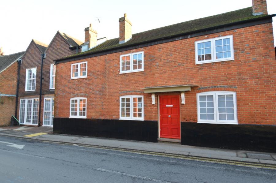 Flat Peach Street in Wokingham