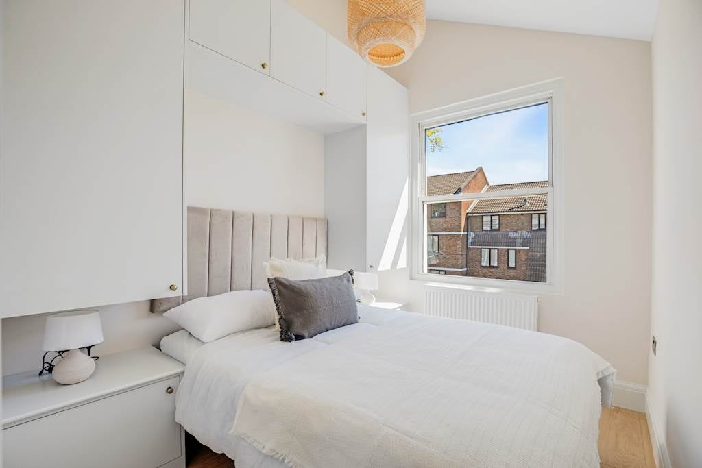 Flat Westbourne Park Road in Greater London