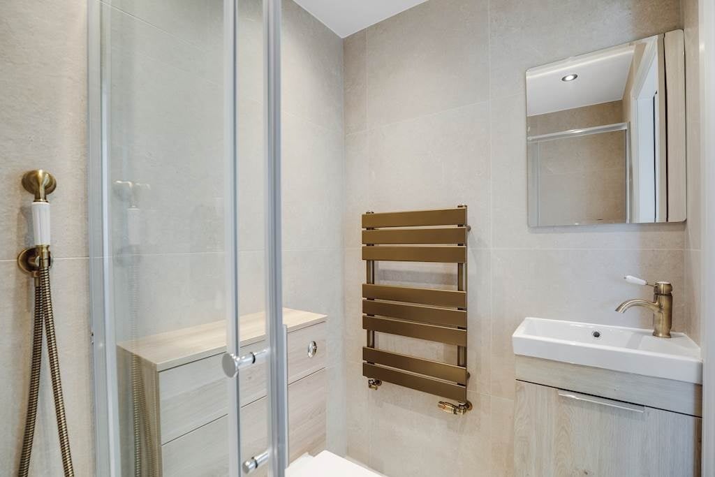 Flat Westbourne Park Road in Greater London