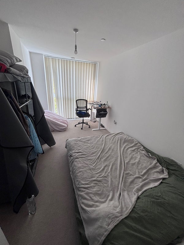Room Bollo Lane in Greater London