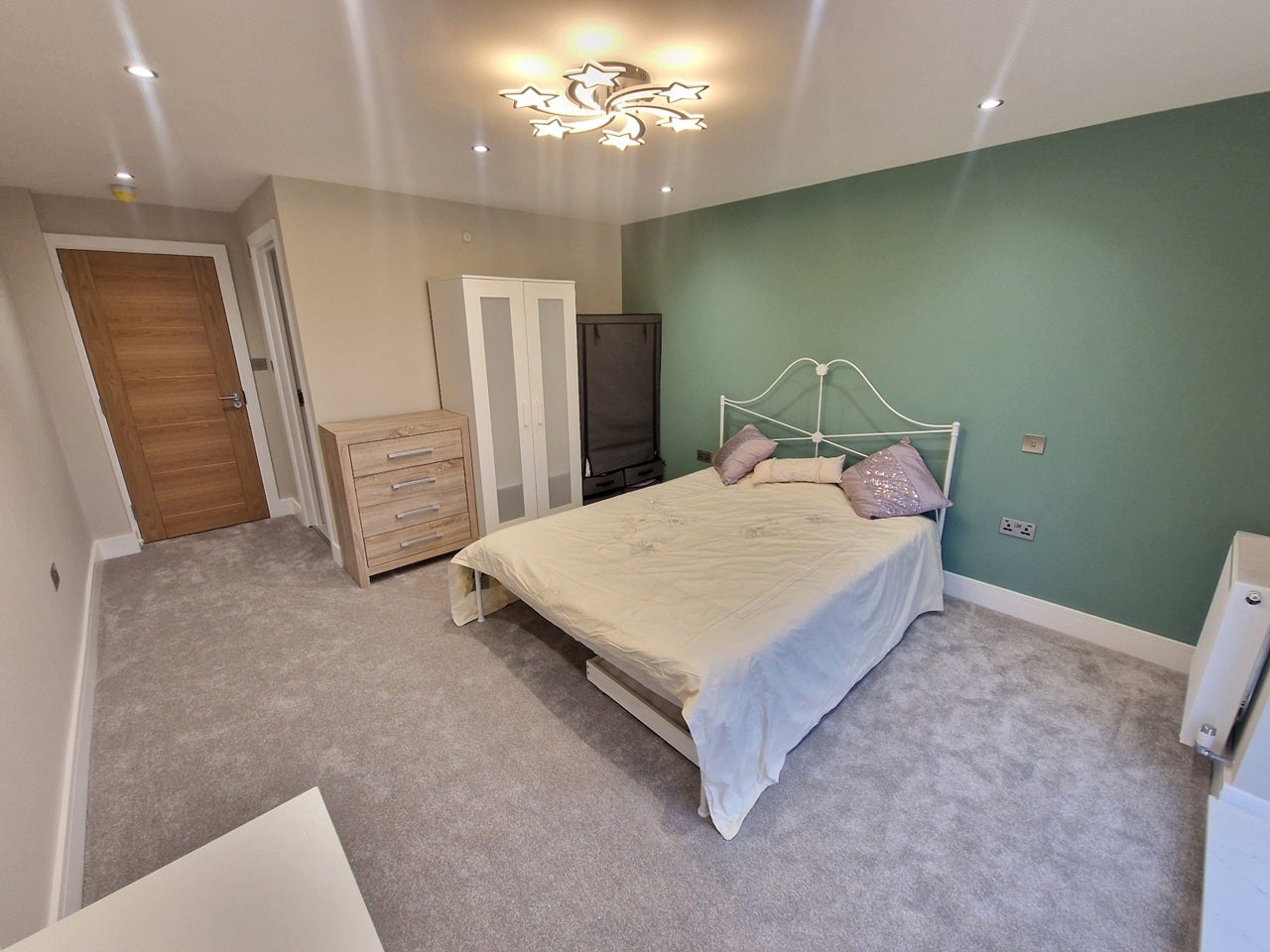 Room Red Hill Close in South Cambridgeshire