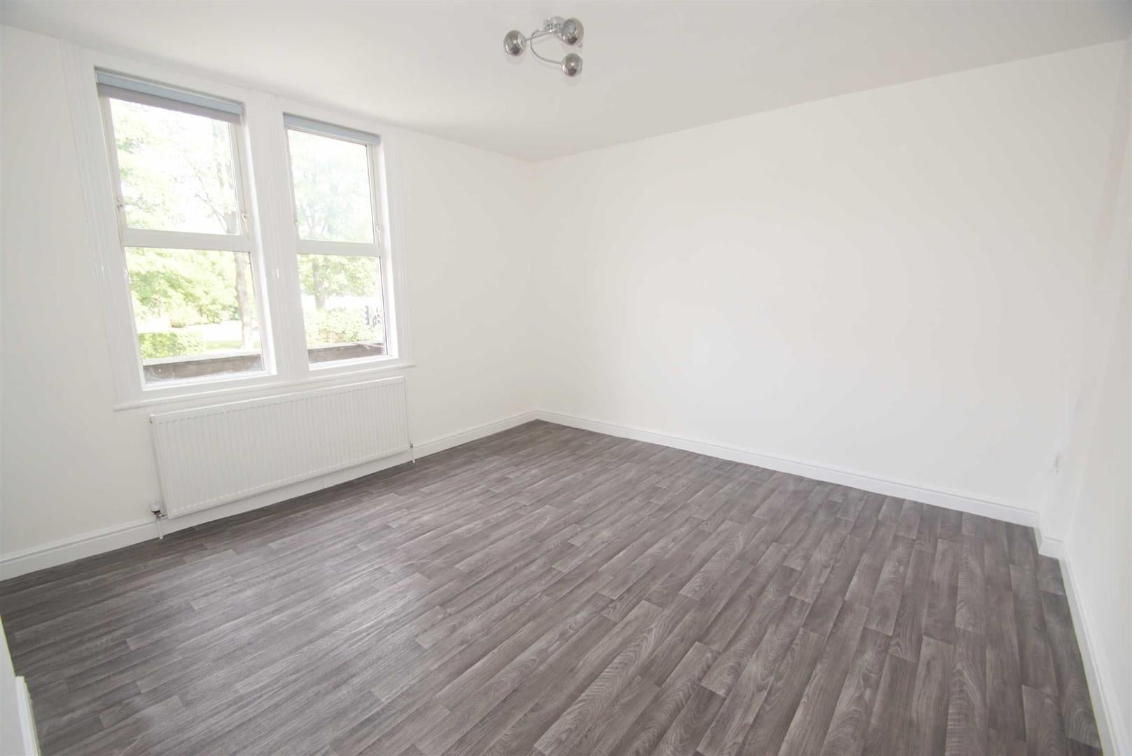Flat Meanwood Road in Leeds