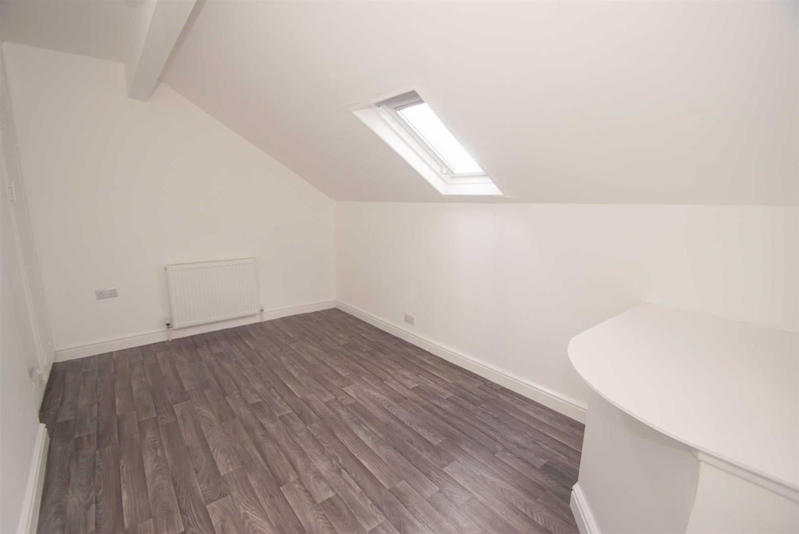 Flat Meanwood Road in Leeds