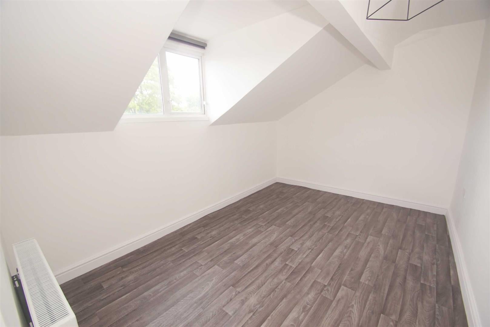 Flat Meanwood Road in Leeds