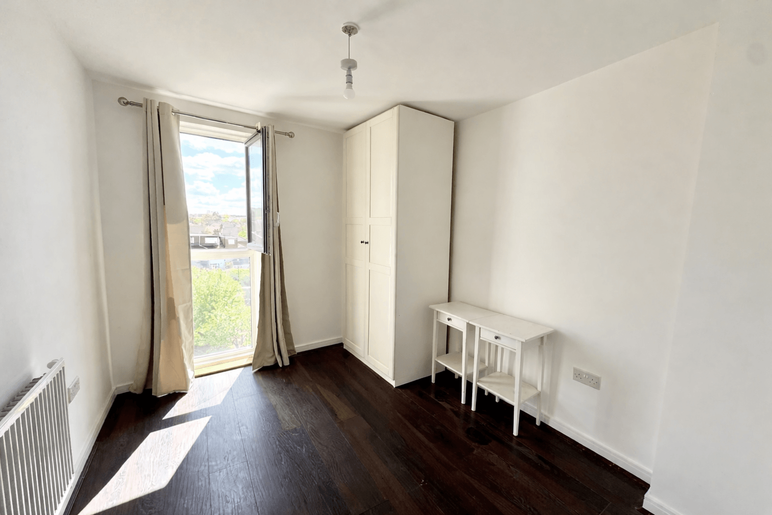 Flat Connersville Way in Greater London