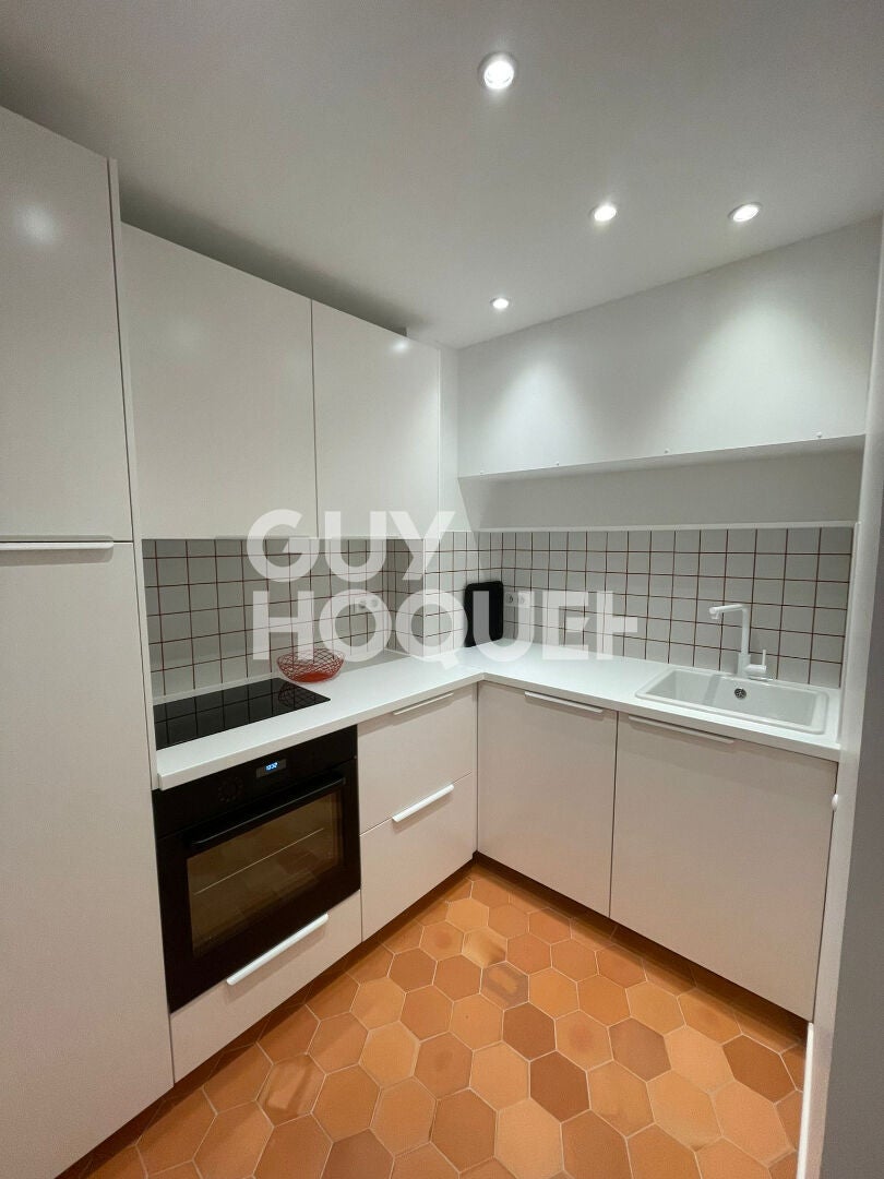 Flat Rue du Faubourg Saint-Antoine in Paris