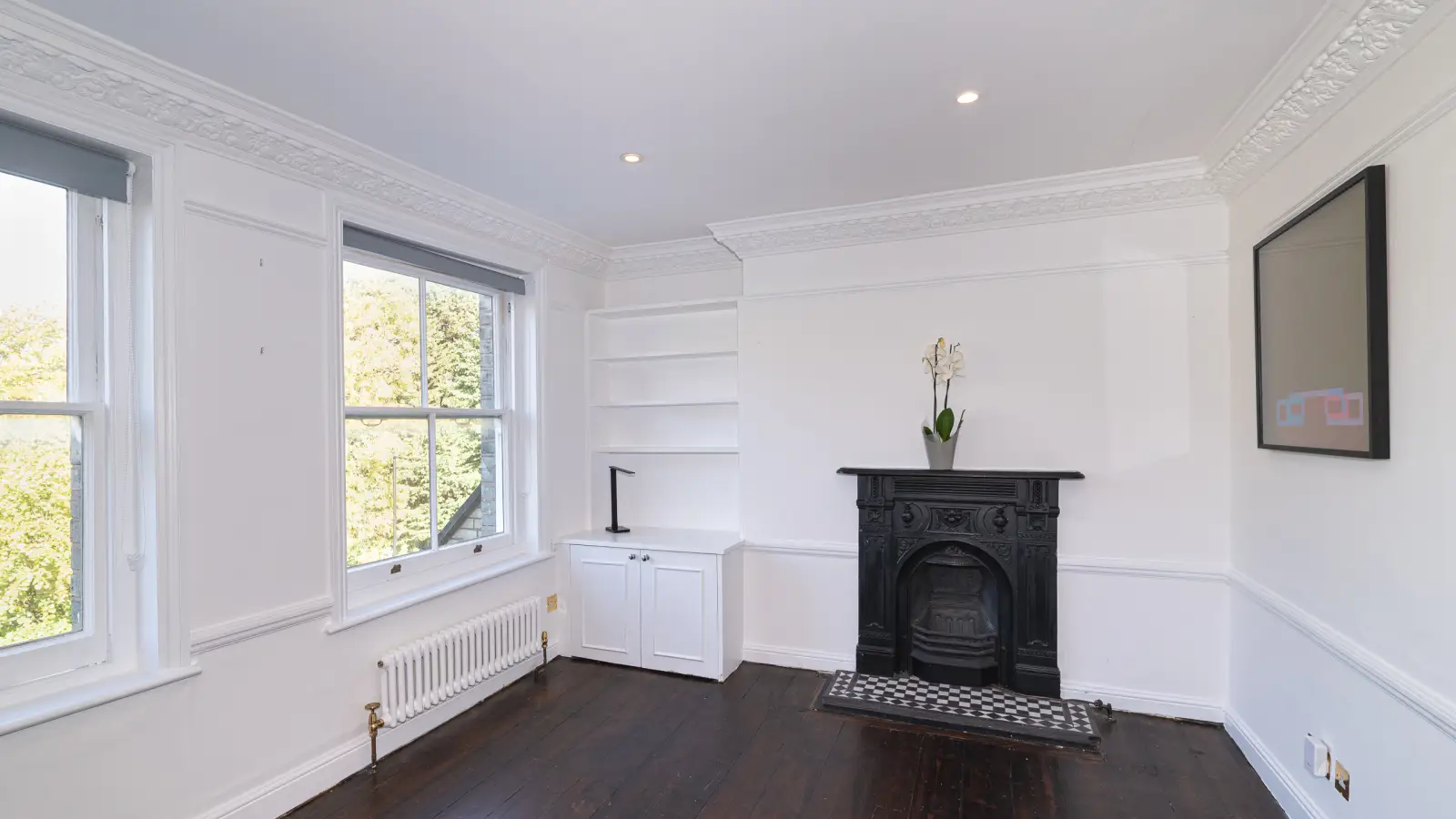 Flat Pond Square in Greater London