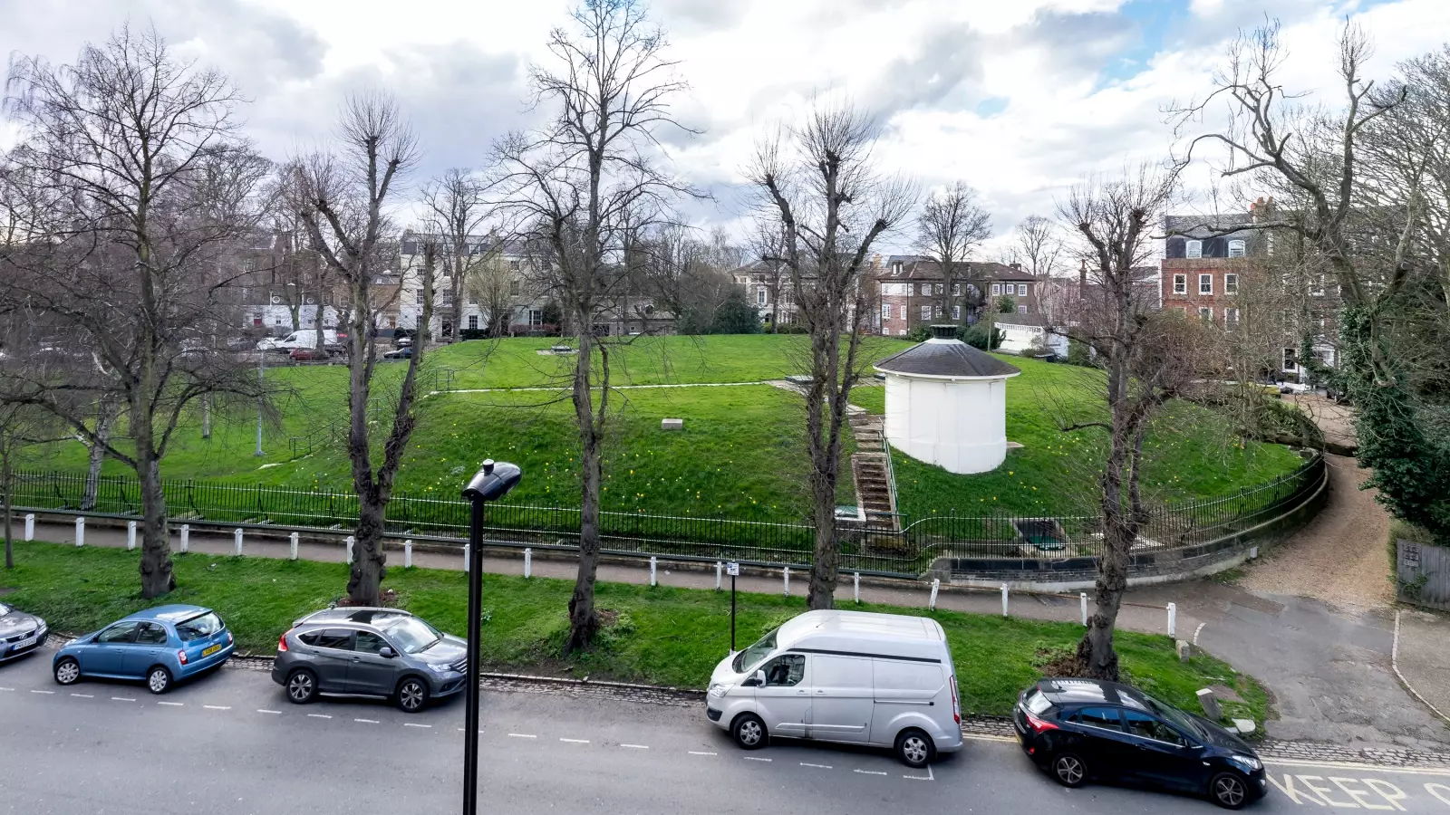 Flat Pond Square in Greater London