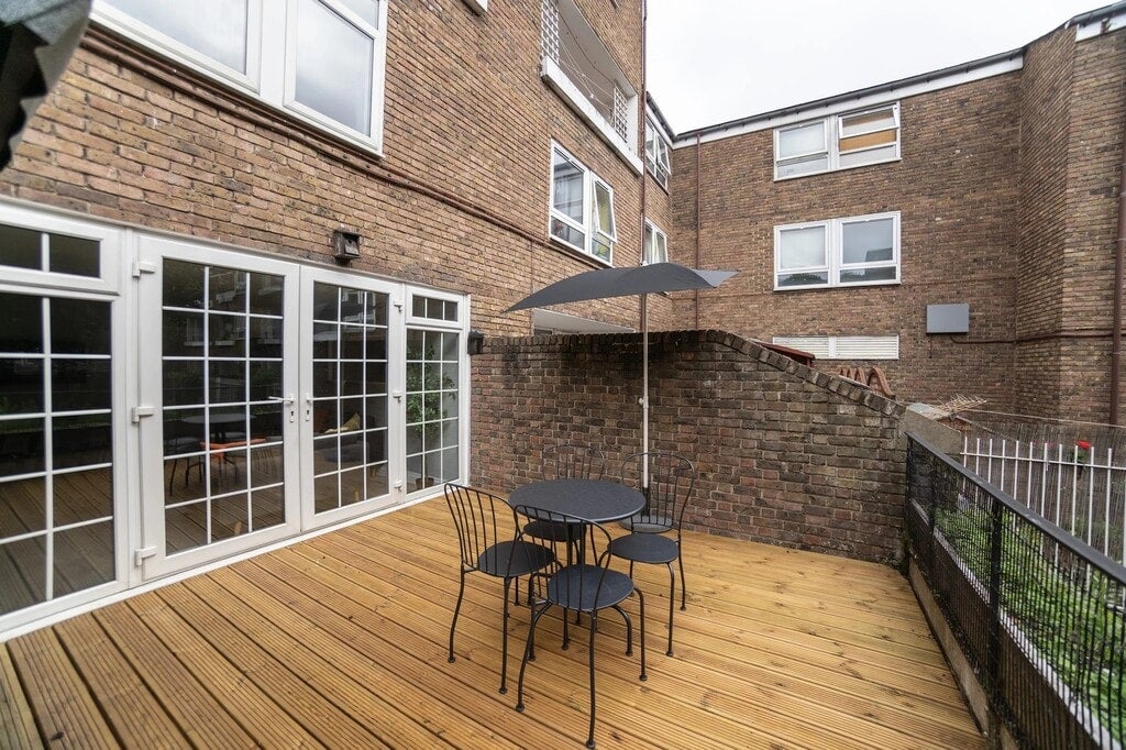 Room Gough Walk in Greater London
