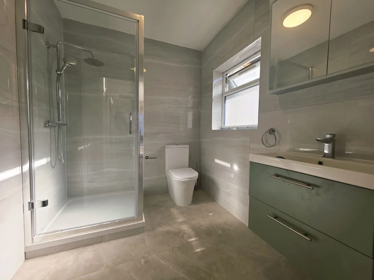 Room Merlin Crescent in Greater London