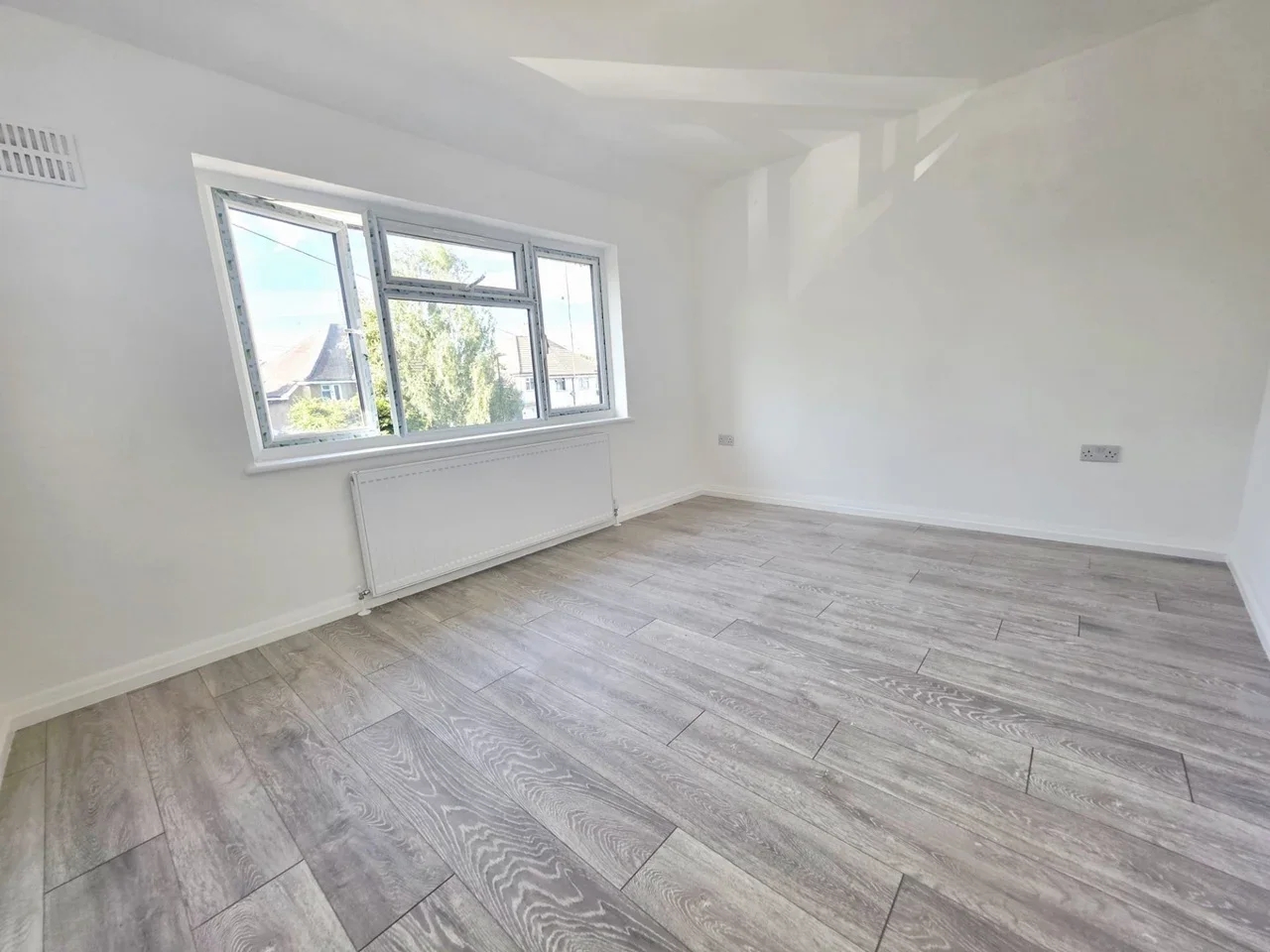 Room Merlin Crescent in Greater London
