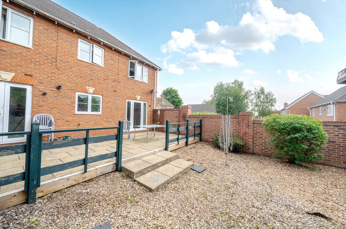 Room Little Horse Close in Earley