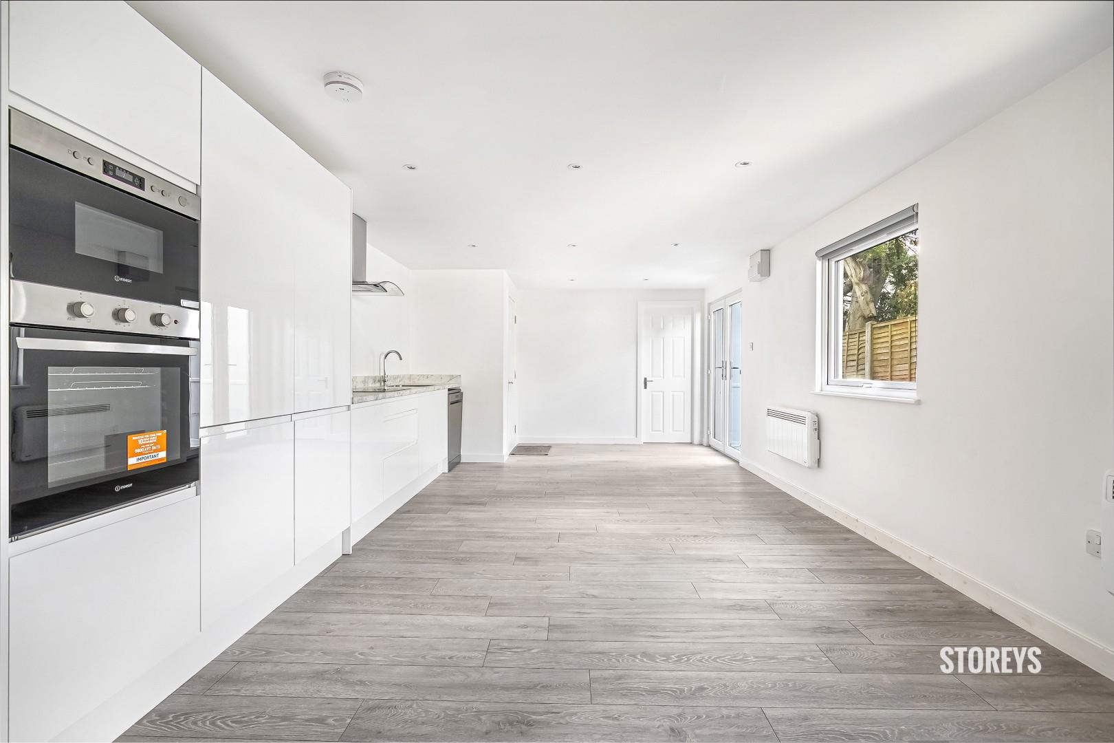 Flat Carnarvon Road in London