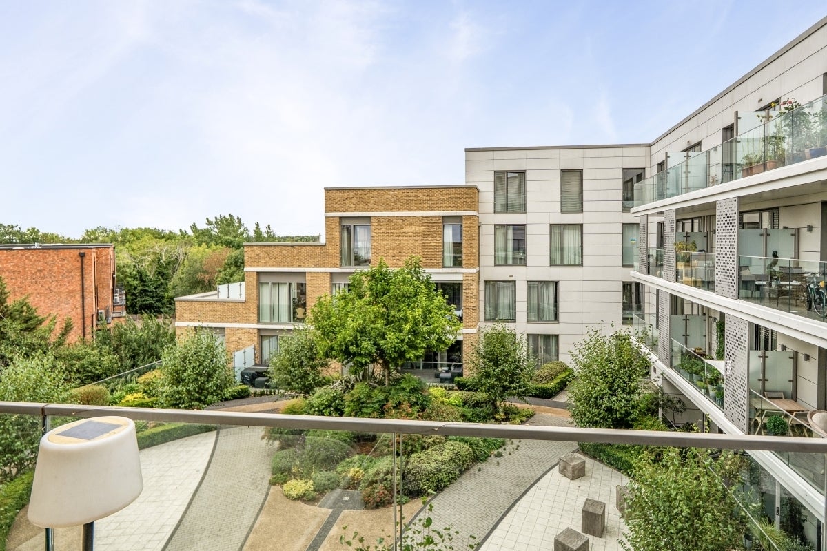 Flat Acton Walk in Greater London