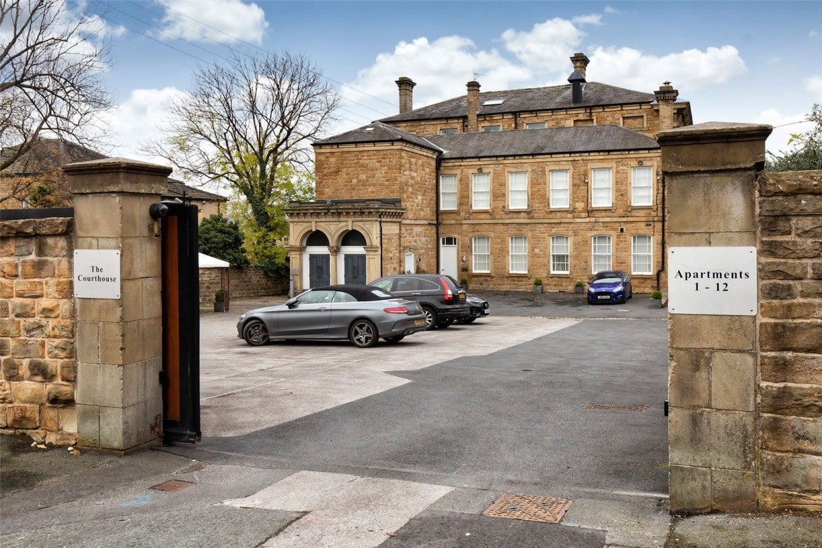 Flat Eightlands Road in Kirklees