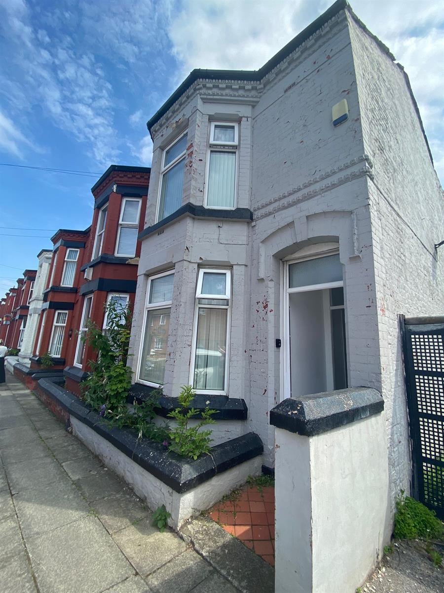 Room Silverdale Avenue in Liverpool