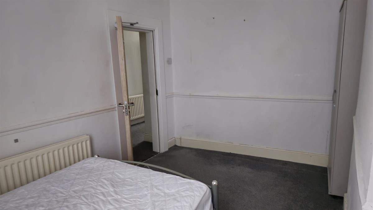 Room Silverdale Avenue in Liverpool