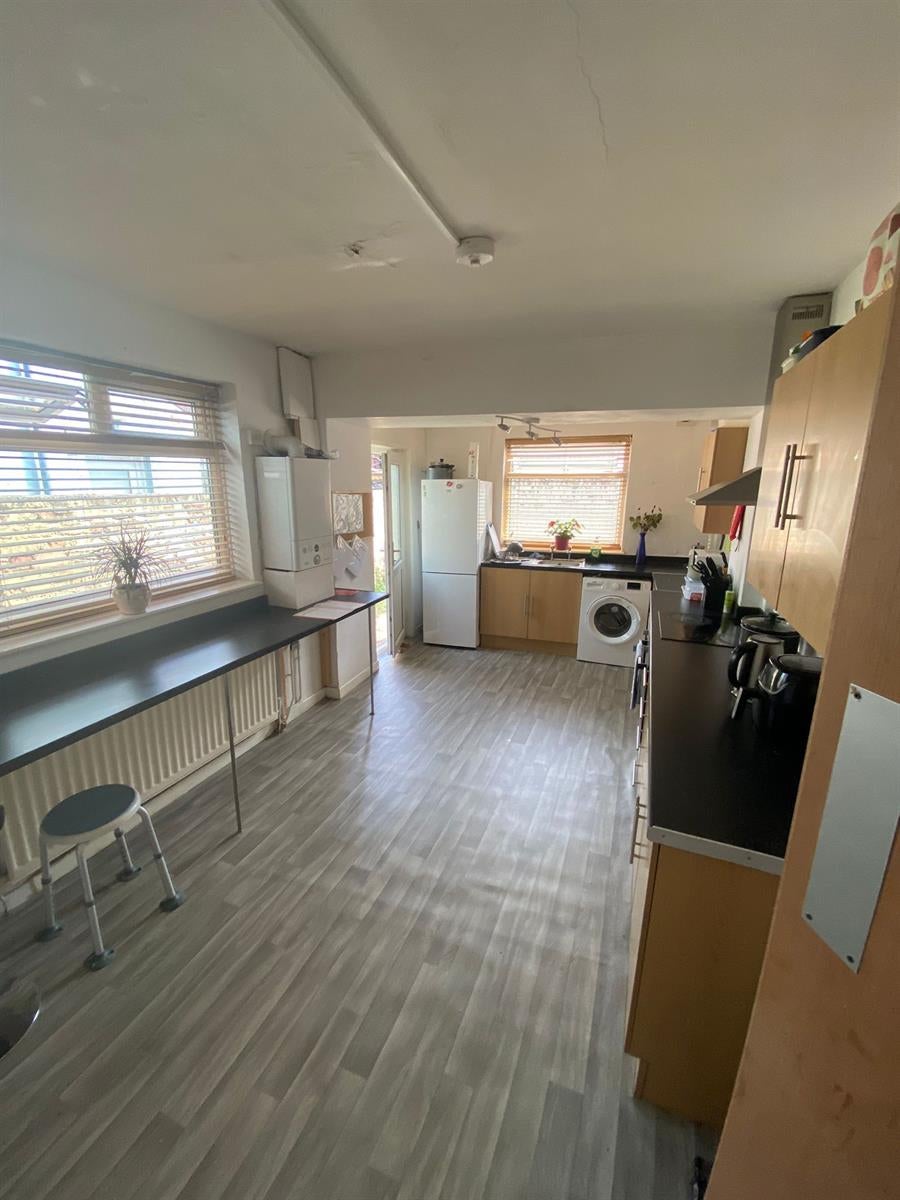 Room Silverdale Avenue in Liverpool