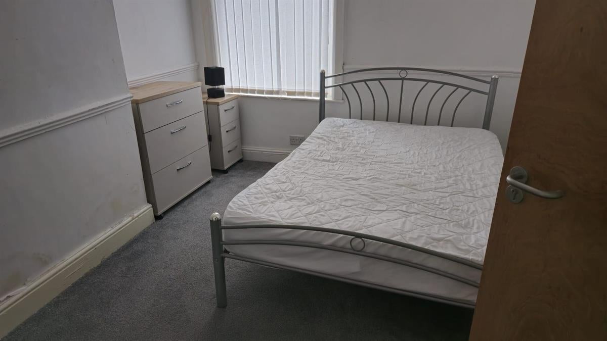 Room Silverdale Avenue in Liverpool