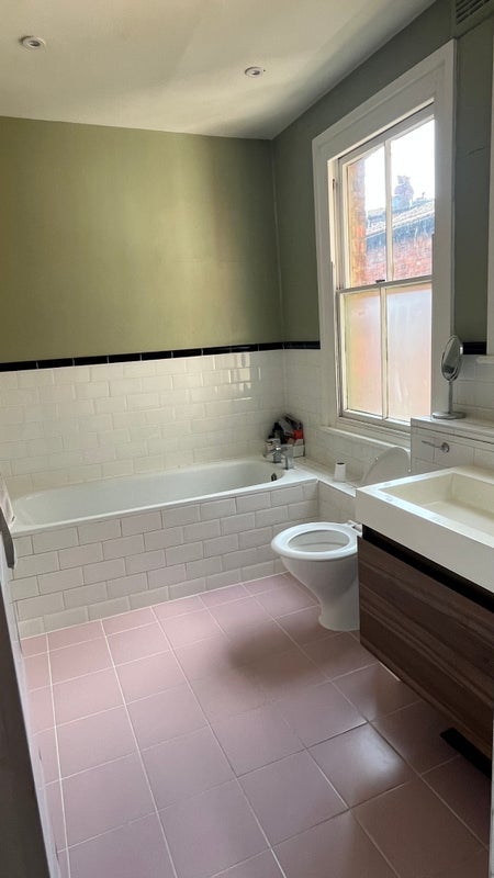 Room Harvey Road in Greater London