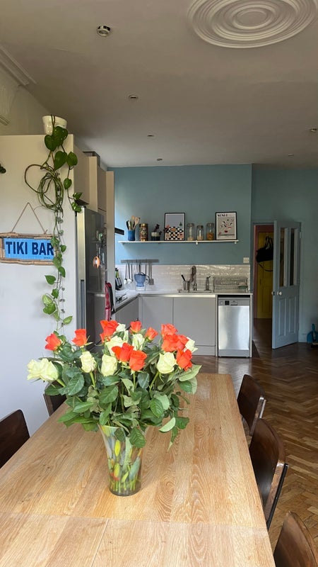 Room Harvey Road in Greater London