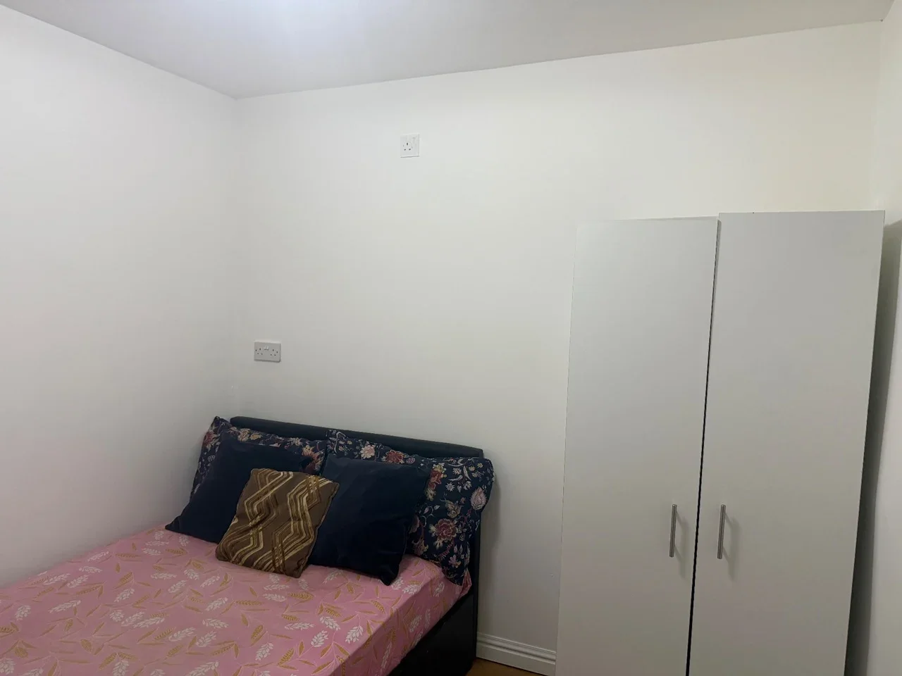 Room Davington Road in Greater London