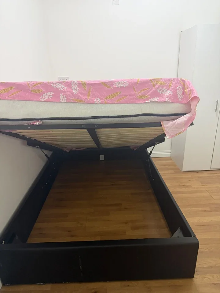 Room Davington Road in Greater London