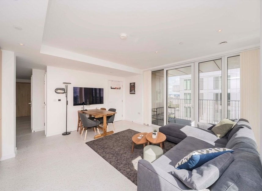 Flat Cendal Crescent in Greater London