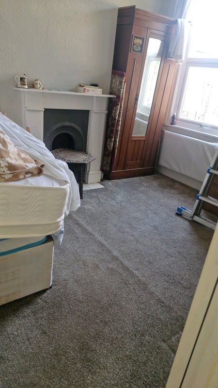 Room Strone Road in Greater London