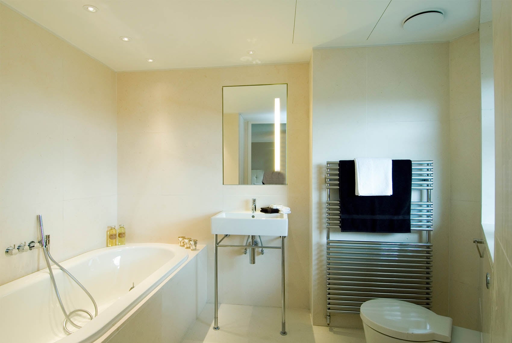 Flat Boydell Court in Greater London