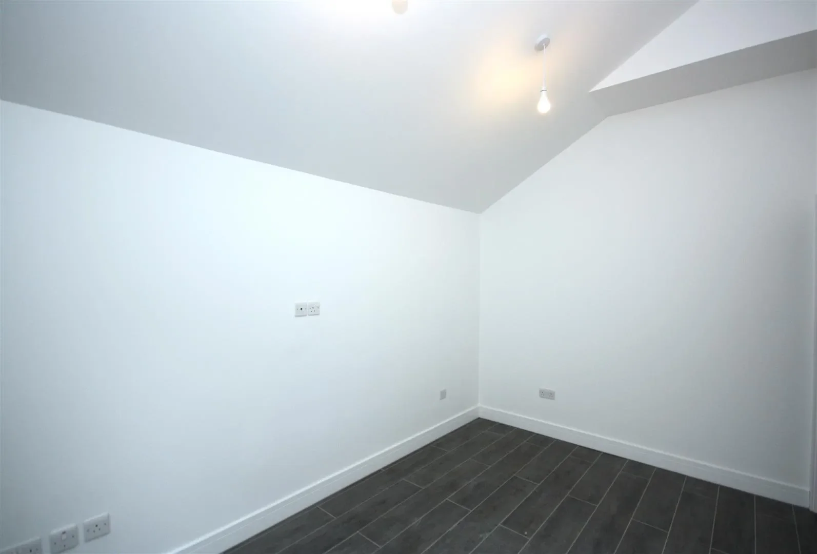 Flat Sheen Lane in Greater London