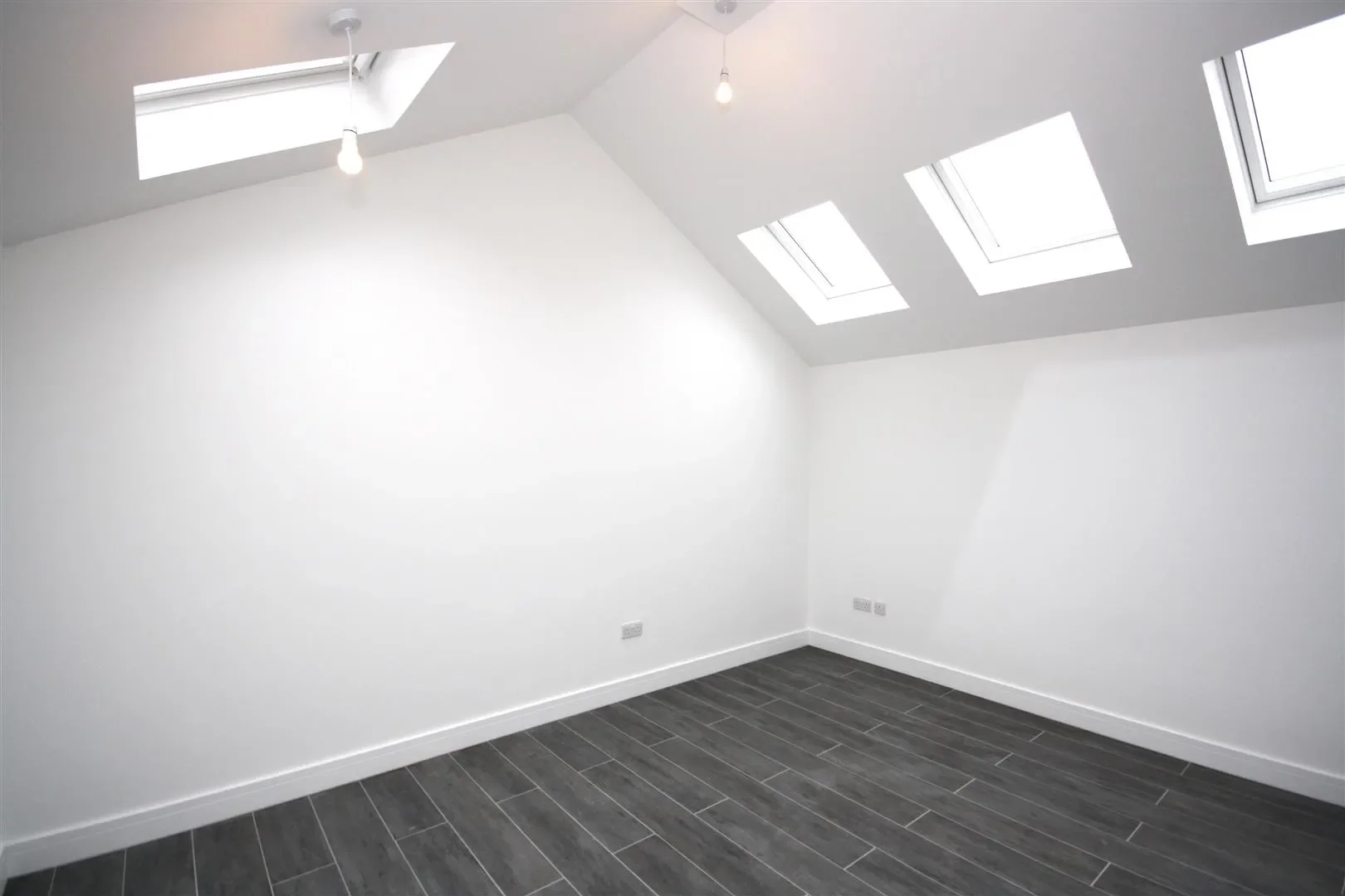 Flat Sheen Lane in Greater London