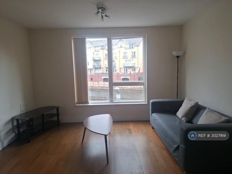 Flat Pierhead Street in Cardiff