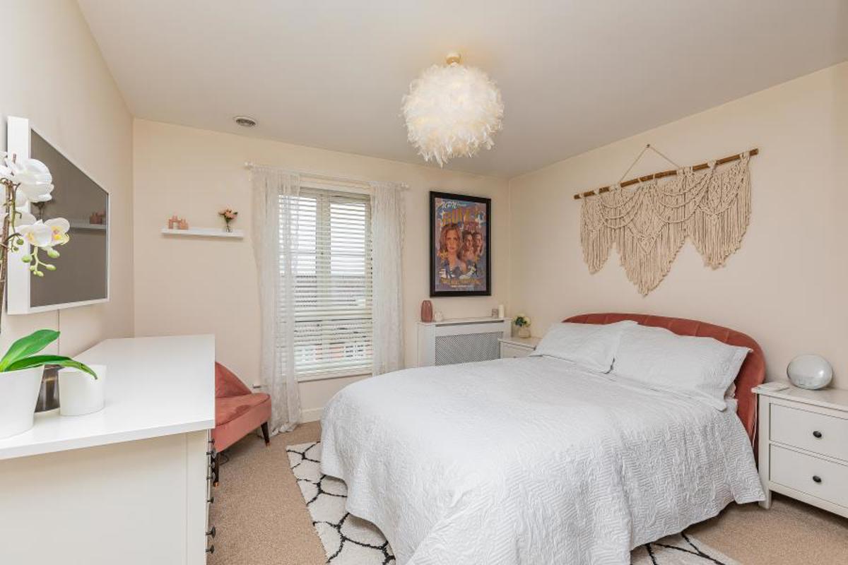 Flat East Fields Road in Stoke Gifford