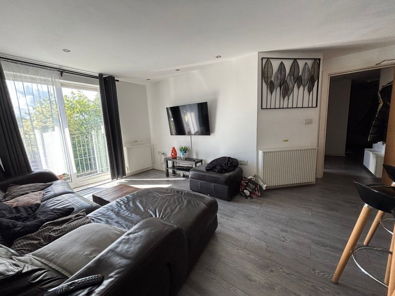 Room Elmira Way in Salford
