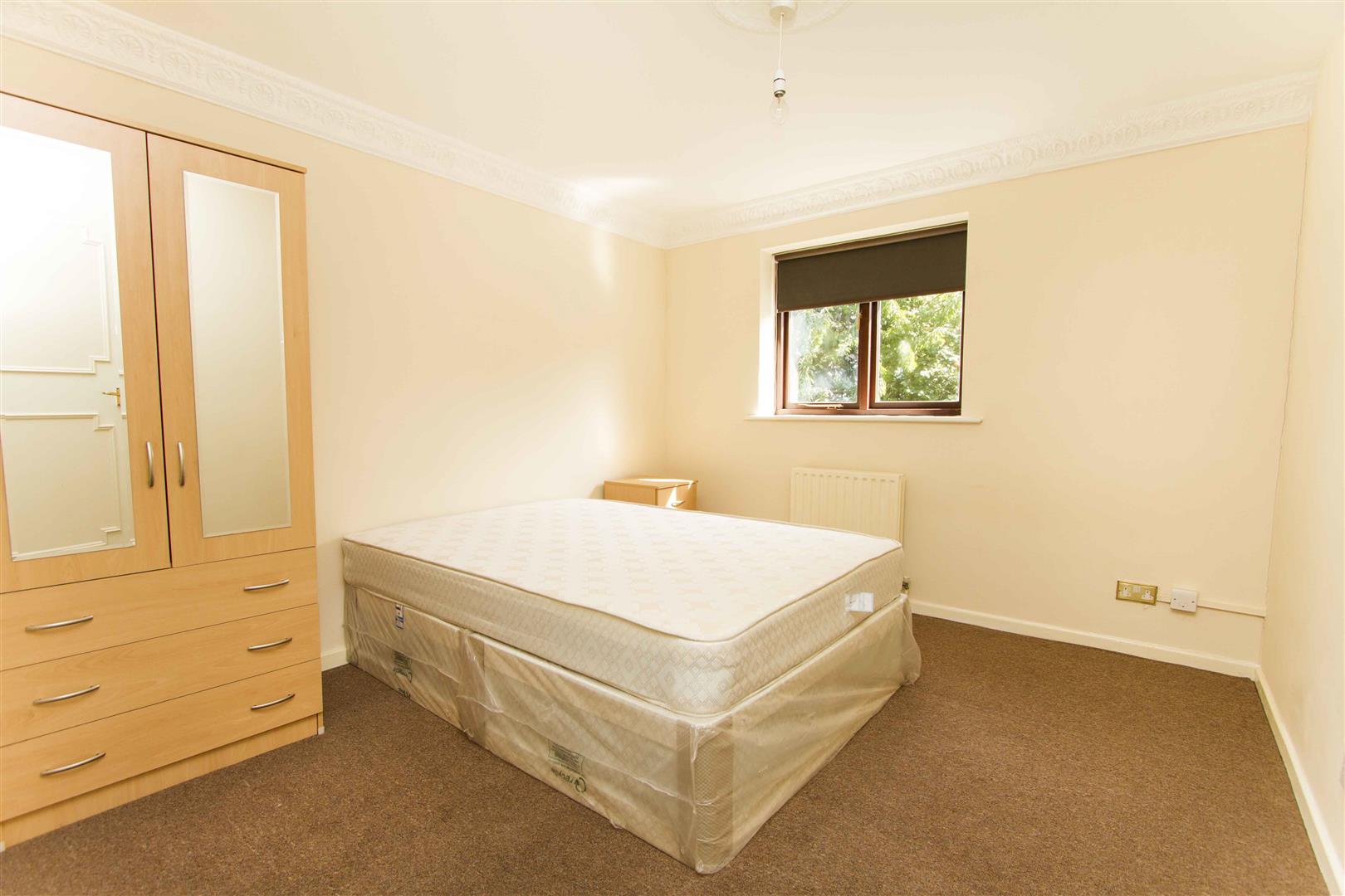 Flat Wheatley Close in Greater London