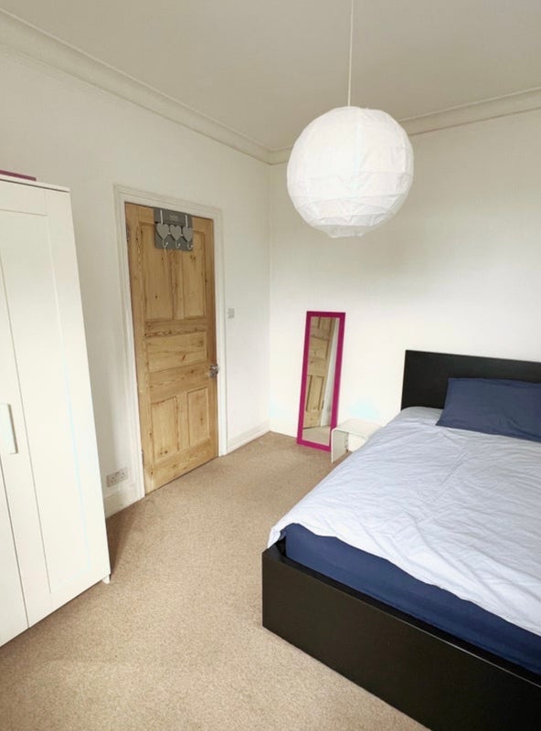 Room Chiswick High Road in Greater London