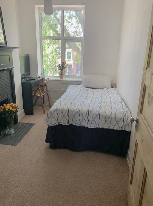 Room Chiswick High Road in Greater London
