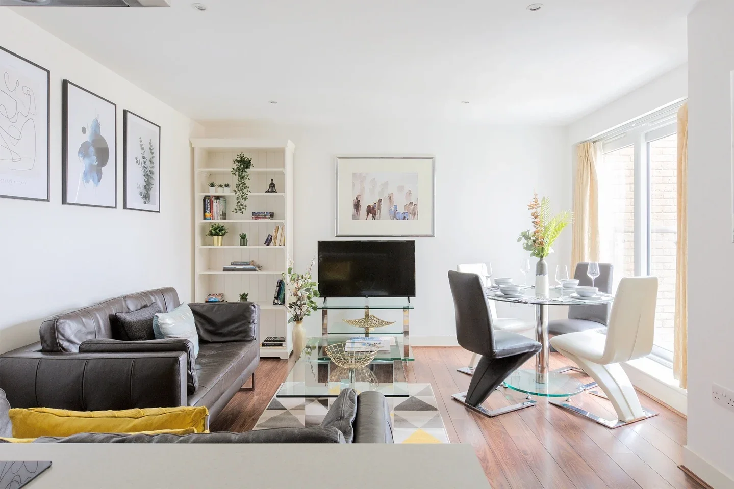 Flat Ashfield Road in Greater London