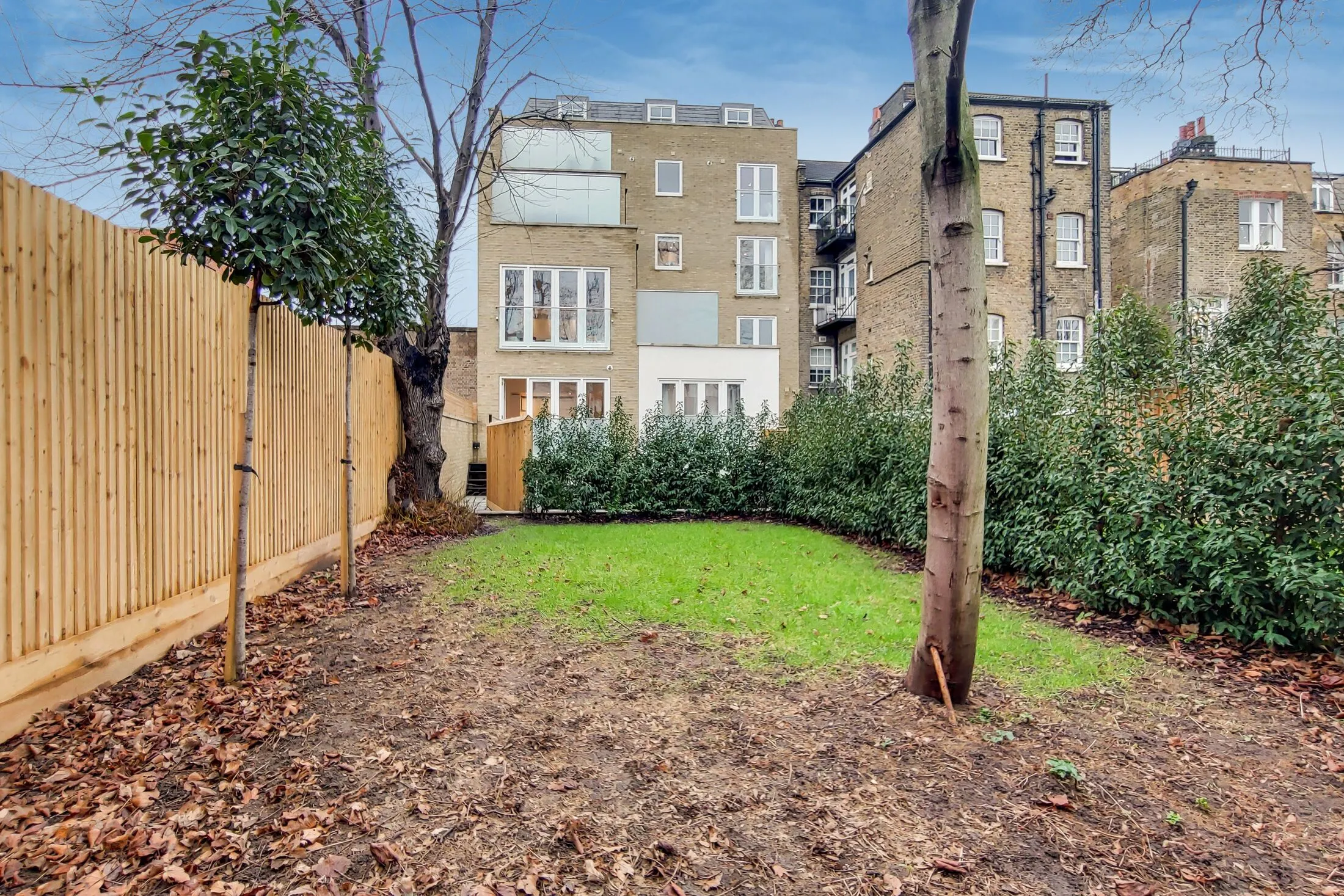 Flat Clapham Road in Greater London