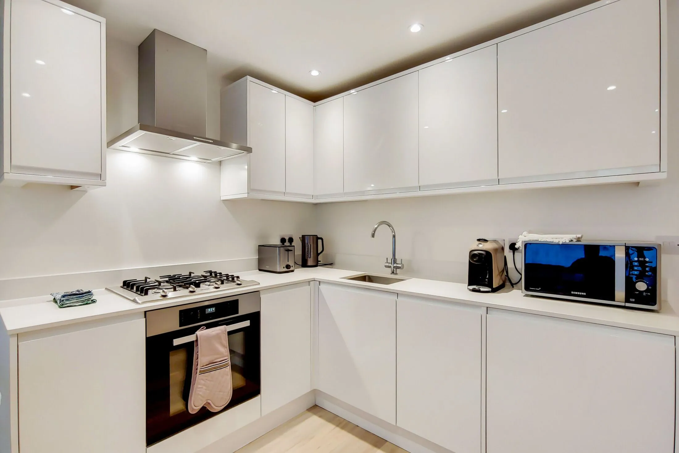 Flat Clapham Road in Greater London
