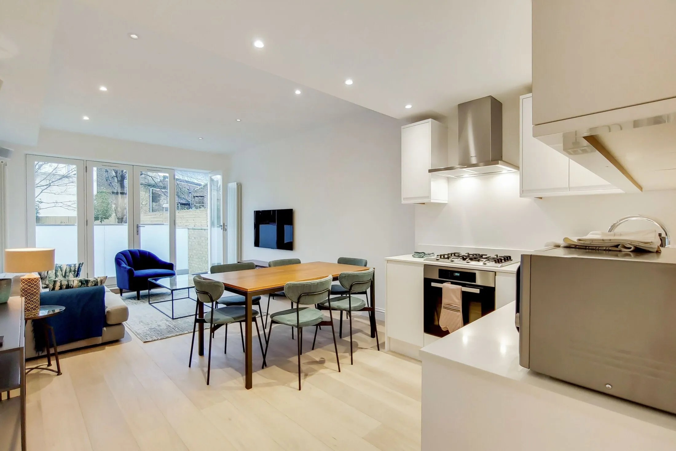 Flat Clapham Road in Greater London