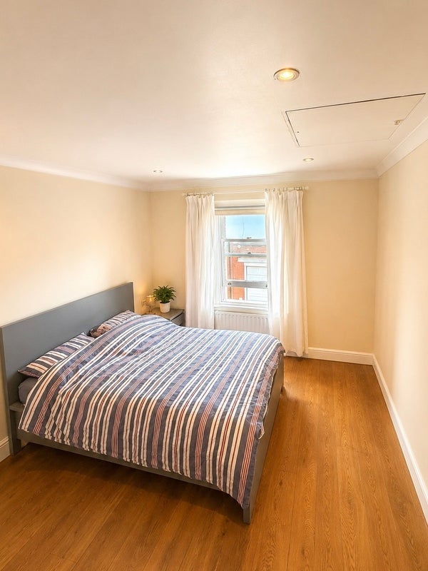 Room Eccles Road in Greater London
