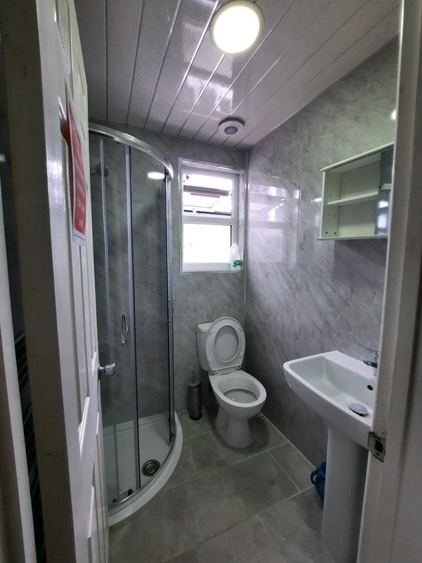 Room Rancliffe Road in Greater London